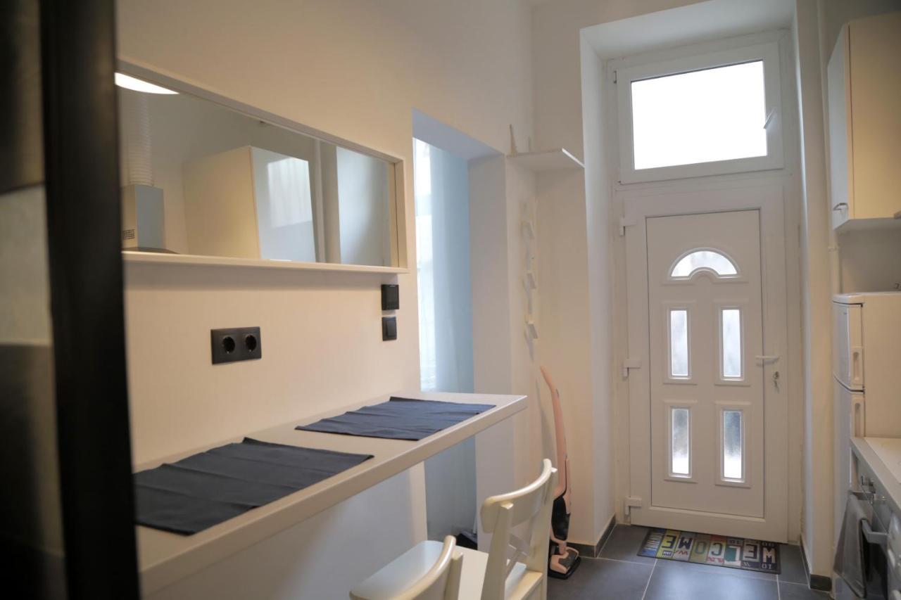 Sweety Blue Apartman Near Oktogon Будапеща Екстериор снимка